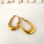 Argollas doradas Drop Curve Enchapado en Oro 18K